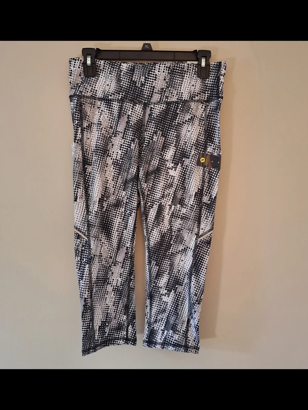 New With Tags, Xersion Black & White Printed Capris. Size Med